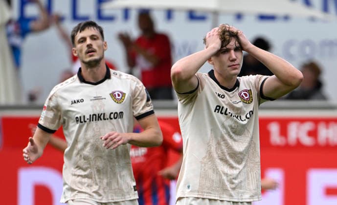 TOR zum 2:2 Eigentor Friedrich Mueller SG Dynamo Dresden SGD (42) Ahmet Muhamedbegovic SG Dynamo Dresden SGD (17) kommt zum Trost enttaeuscht 1. FC Heidenheim 1846 FCH vs SG Dynamo Dresden SGD 29.08.2026 DFL REGULATIONS PROHIBIT ANY USE OF PHOTOGRAPHS AS IMAGE SEQUENCES AND OR QUASI-VIDEO 1. FC Heidenheim 1846 FCH vs SG Dynamo Dresden SGD *** GOAL: 2-2 (own goal by Friedrich Mueller) SG Dynamo Dresden SGD 42 Ahmet Muhamedbegovic SG Dynamo Dresden SGD 17 scores a consolation goal, disappointed 1 FC Heidenheim 1846 FCH vs. SG Dynamo Dresden SGD August 29, 2026 DFL REGULATIONS PROHIBIT ANY USE OF PHOTOGRAPHS AS IMAGE SEQUENCES AND OR QUASI-VIDEO 1 FC Heidenheim 1846 FCH vs. SG Dynamo Dresden SGD