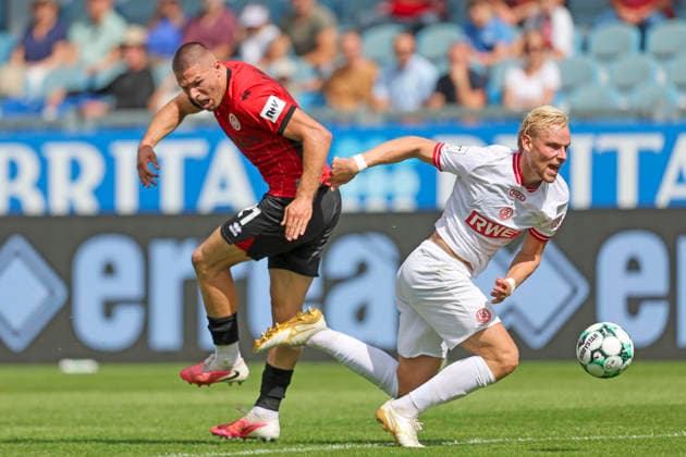 Soccer, 3rd Division: SV Wehen Wiesbaden vs. Rot Weiss Essen, August 29, 2026; Marcus Miller (SVWW), Ben Hüning (Essen),