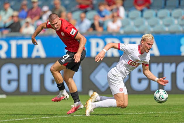 Soccer, 3rd Division: SV Wehen Wiesbaden vs. Rot Weiss Essen, August 29, 2026; Marcus Miller (SVWW), Ben Hüning (Essen),