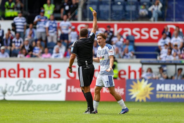 August 29, 2026, GER, Soccer, Men s, 3rd Division, 2026–2027 Season, MSV Duisburg vs. FC Würzburger Kickers, Patrick Sussek, Duisburg receives a yellow card from referee Niclas Rose, Duisburg Schauinsland Arena, North Rhine-Westphalia, Germany Copyright: xAdrianxSchlüterx
