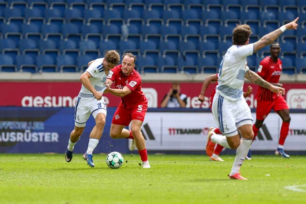 August 29, 2026, GER, Soccer, Men’s, 3rd League, 2026–2027 season, MSV Duisburg vs. FC Würzburger Kickers; Patrick Sussek (Duisburg) and Leo Eberle (Würzburg) battle for the ball; Duisburg, Schauinsland, Arena, North Rhine-Westphalia, Germany Copyright: xAdrianxSchlüterx