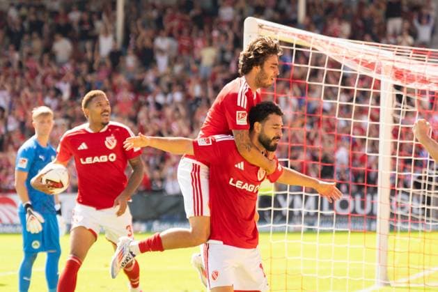 29.08.2026: Fußball: Energie Cottbus - SpVgg Greuther Fürth, 3. Spieltag der 2. Bundesliga im LEAG Energie Stadion. Torjubel Lucas Copado (Energie Cottbus, 9) und Tolcay Cigerci (Energie Cottbus, 10) nach seinem Tor zum 2:2. WICHTIGER HINWEIS: Gemäß den Vorgaben der DFL und des DFB ist es untersagt, in dem Stadion und oder vom Spiel angefertigte Fotoaufnahmen in Form von Sequenzbildern und oder videoähnlichen Fotostrecken zu verwerten bzw. verwerten zu lassen. *** August 29, 2026: Energie Cottbus vs. SpVgg Greuther Fürth, Matchday 3 of the 2. Bundesliga at LEAG Energie Stadium. Goal celebrations by Lucas Copado (Energie Cottbus, 9) and Tolcay Cigerci (Energie Cottbus), 10, after his goal to tie the score at 2–2 IMPORTANT NOTICE: In accordance with DFL and DFB regulations, it is prohibited to use or allow the use of photographs taken in the stadium and or during the game in the form of sequential images and or video-like photo series. Copyright: xJamesxZabelx