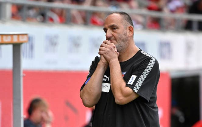 Trainer Coach Frank Schmidt 1. FC Heidenheim 1846 FCH am Spielfeldrand Enttaeuschung enttaeuscht nach vergebener Torchance Gestik Geste 1. FC Heidenheim 1846 FCH vs SG Dynamo Dresden SGD 29.08.2026 DFL REGULATIONS PROHIBIT ANY USE OF PHOTOGRAPHS AS IMAGE SEQUENCES AND OR QUASI-VIDEO 1. FC Heidenheim 1846 FCH vs SG Dynamo Dresden SGD *** Coach Frank Schmidt of 1 FC Heidenheim 1846 (FCH) on the sidelines, looking disappointed after a missed scoring opportunity; gesture. 1 FC Heidenheim 1846 (FCH) vs. SG Dynamo Dresden (SGD), August 29, 2026, GermanyFL regulations prohibit any use of photographs as image sequences and or quasi-video. 1 FC Heidenheim 1846 FCH vs. SG Dynamo Dresden SGD