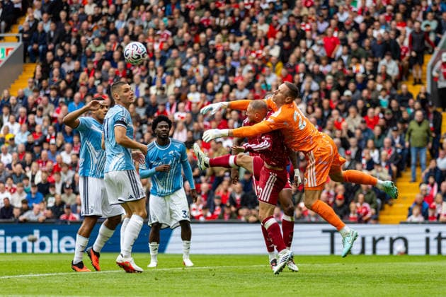 Football - FA Premier League - Liverpool FC v Nottingham Forest FC LIVERPOOL, ENGLAND - Saturday, August 29, 2026: Liverpool s Alexis Mac Allister tries to head the ball as Nottingham Forest s goalkeeper Matz Sels (R) punches the ball away during the FA Premier League match between Liverpool FC and Nottingham Forest FC at Anfield. (Photo by David Rawcliffe Propaganda) LIVERPOOL Anfield MERSEYSIDE ENGLAND  Copyright: xDavidxRawcliffex P2026-08-29-Liverpool_Nottingham_Forest-65