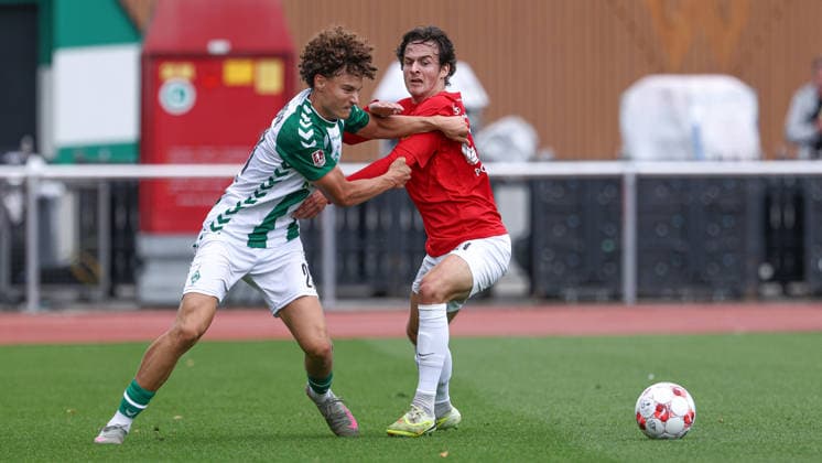 From left: Arian Römers of SV Werder Bremen II, 23, and Yannik Pohlmann of HSC Hannover, 21, in a one-on-one battle; duel; dynamism; action; game scene; August 29, 2026, Bremen, Germany, soccer, Regionalliga Nord, SV Werder Bremen II vs. HSC Hannover xobx