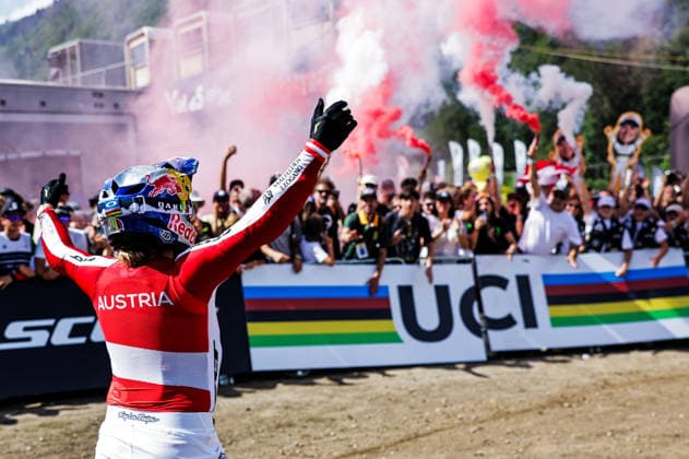 2026 UCI Mountain Bike World Championships Picture by Alex Whitehead SWpix.com - 29 08 2026 - Cycling - 2026 UCI Mountain Bike World Championships - Val di Sole, Trentino, Italy - Downhill (DHI) Final - Women Elite - Valentina Höll (Austria) celebrates winning to become World Champion Copyright: x xSWpix.comx(t axPhotographyxHubxLtd)xAlexxWhitehead SWpix.comx SWP-3030-21062