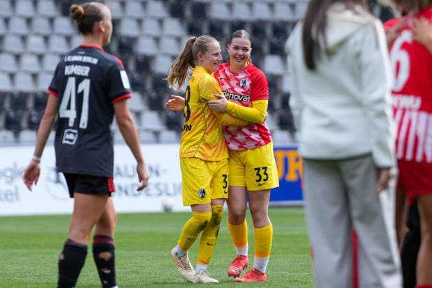 Die Mannschaft feiert den Sieg, Anna Reimann (SC Freiburg, 38) und Lorena Barth (SC Freiburg, 33) , Deutschland, Fussball, GooglePixel Frauen-Bundesliga, 2.Spieltag, 2026 2027, SC Freiburg vs. 1. FC Union Berlin, 29.08.2026, Dreisamstadion, Freiburg Freiburg Dreisamstadion Baden-Wuerttemberg Deutschland *** The team celebrates the victory: Anna Reimann (SC Freiburg), 38, and Lorena Barth (SC Freiburg), 33, Germany, soccer, Google Pixel Women s Bundesliga, Matchday 2, 2026–2027, SC Freiburg vs. 1. FC Union Berlin, August 29, 2026, Dreisamstadion, Freiburg, Dreisamstadion, Baden-Württemberg, Germany Copyright: xArnexAmbergx
