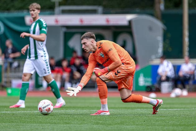 Stefan Smarkalev, Goalkeeper, SV Werder Bremen II, 1 with the ball, single frame, full-body shot, action, game scene, August 29, 2026, Bremen, Germany, soccer, Regionalliga Nord, SV Werder Bremen II vs. HSC Hannover xobx
