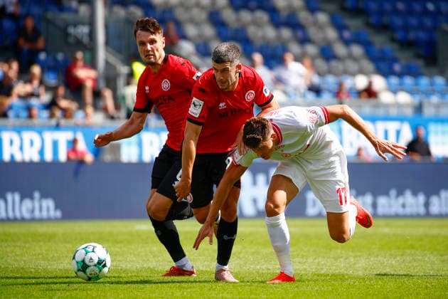 August 29, 2026, xavx, Soccer 3rd Division, SV Wehen Wiesbaden vs. Rot-Weiss Essen; from left: Gino Fechner (SV Wehen Wiesbaden), Jordy Gillekens (SV Wehen Wiesbaden), Semir Telalovic (Rot-Weiss Essen), Wiesbaden