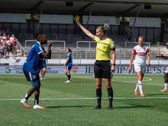 Gelbe Karte an Magou Doucoure (Hamburger SV, 02) GER, Fussball, VfB Stuttgart vs. Hamburger Sportverein, Frauen, 1. Bundesliga, Google Pixel Frauen-Bundesliga, 2. Spieltag, Saison 2026 2027, 29.08.2026 GER, Fussball, VfB Stuttgart vs. Hamburger Sportverein, Frauen, 1. Bundesliga, Google Pixel Frauen-Bundesliga, 2. Spieltag, Saison 2026 2027, 29.08.2026 Stuttgart *** Yellow card for Magou Doucoure, Hamburger SV, August 2, Germany, Soccer, VfB Stuttgart vs. Hamburger Sportverein, Women, 1. Bundesliga, Google Pixel Women s Bundesliga, Matchday 2, 2026–2027 Season, August 29, 2026 GER, Soccer, VfB Stuttgart vs. Hamburger Sportverein, Women, 1st Bundesliga, Google Pixel Women’s Bundesliga, Matchday 2, 2026–2027 season, August 29, 2026 Stuttgart Copyright: xCarstenxSchweringx EP_CSG