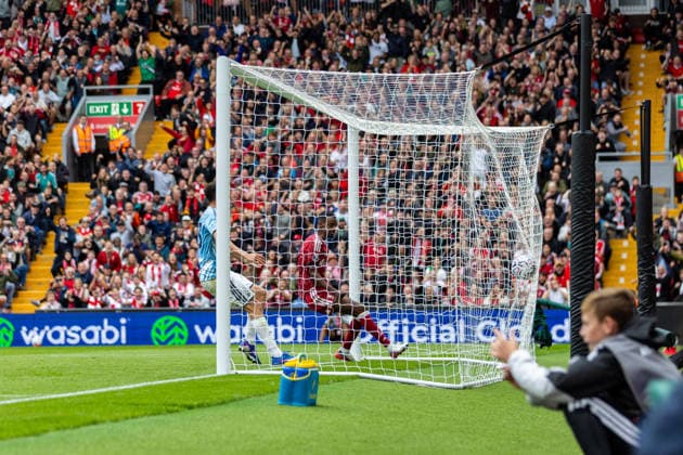 Football - FA Premier League - Liverpool FC v Nottingham Forest FC LIVERPOOL, ENGLAND - Saturday, August 29, 2026: Liverpool s Alexander Isak scores his side s first and equalising goal during the FA Premier League match between Liverpool FC and Nottingham Forest FC at Anfield. (Photo by David Rawcliffe Propaganda) LIVERPOOL Anfield MERSEYSIDE ENGLAND  Copyright: xDavidxRawcliffex P2026-08-29-Liverpool_Nottingham_Forest-78