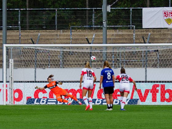 Camilla Linberg (Hamburger SV, 07) verschiesst Elfmeter GER, Fussball, VfB Stuttgart vs. Hamburger Sportverein, Frauen, 1. Bundesliga, Google Pixel Frauen-Bundesliga, 2. Spieltag, Saison 2026 2027, 29.08.2026 GER, Fussball, VfB Stuttgart vs. Hamburger Sportverein, Frauen, 1. Bundesliga, Google Pixel Frauen-Bundesliga, 2. Spieltag, Saison 2026 2027, 29.08.2026 Stuttgart *** Camilla Linberg, Hamburger SV, misses a penalty kick in the 7th minute, GER, Soccer, VfB Stuttgart vs. Hamburger Sportverein, Women, 1st Bundesliga, Google Pixel Women s Bundesliga, Matchday 2, 2026–2027 Season, August 29, 2026, GER, Soccer, VfB Stuttgart vs. Hamburger Sportverein, Women, 1st Bundesliga, Google Pixel Women’s Bundesliga, Matchday 2, 2026–2027 season, August 29, 2026, Stuttgart Copyright: xCarstenxSchweringx EP_CSG