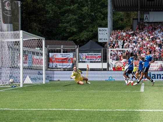 Ausgleich zum 1:1 durch Reena Wichmann (VfB Stuttgart Frauen, 28) GER, Fussball, VfB Stuttgart vs. Hamburger Sportverein, Frauen, 1. Bundesliga, Google Pixel Frauen-Bundesliga, 2. Spieltag, Saison 2026 2027, 29.08.2026 GER, Fussball, VfB Stuttgart vs. Hamburger Sportverein, Frauen, 1. Bundesliga, Google Pixel Frauen-Bundesliga, 2. Spieltag, Saison 2026 2027, 29.08.2026 Stuttgart *** Reena Wichmann ties the score at 1-1 for VfB Stuttgart Women, 28 GER, Soccer, VfB Stuttgart vs. Hamburger Sportverein, Women, 1. Bundesliga, Google Pixel Women s Bundesliga, Matchday 2, 2026–2027 Season, August 29, 2026 GER, Soccer, VfB Stuttgart vs. Hamburger Sportverein, Women, 1st Bundesliga, Google Pixel Women’s Bundesliga, Matchday 2, 2026–2027 Season, August 29, 2026 Stuttgart Copyright: xCarstenxSchweringx EP_CSG