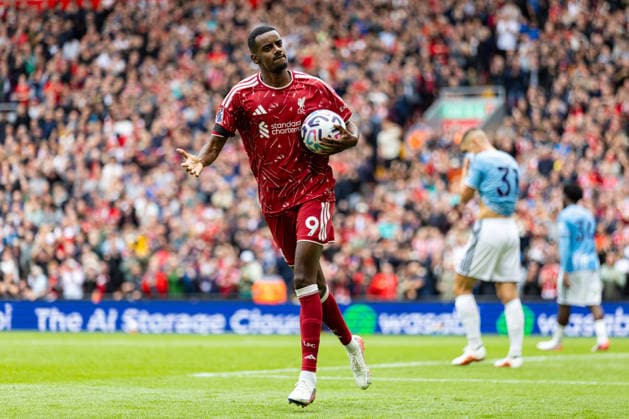 Football - FA Premier League - Liverpool FC v Nottingham Forest FC LIVERPOOL, ENGLAND - Saturday, August 29, 2026: Liverpool s Alexander Isak celebrates after scoring his side s first and equalising goal during the FA Premier League match between Liverpool FC and Nottingham Forest FC at Anfield. (Photo by David Rawcliffe Propaganda) LIVERPOOL Anfield MERSEYSIDE ENGLAND  Copyright: xDavidxRawcliffex P2026-08-29-Liverpool_Nottingham_Forest-83
