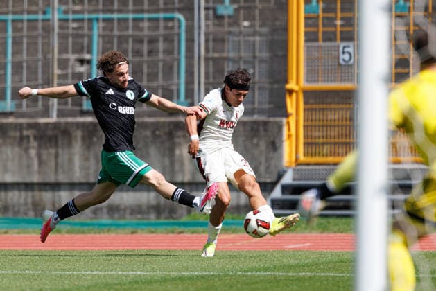 David Jonathans (24), FC Augsburg II, and Valantis Floros (2), SC Eltersdorf, during the match between FC Augsburg II and SC Eltersdorf, soccer, men s, Bavarian Regional League, 2026–2027, Matchday 6 on August 29, 2026, in Augsburg, Rosenaustadion, Bavaria, Germany