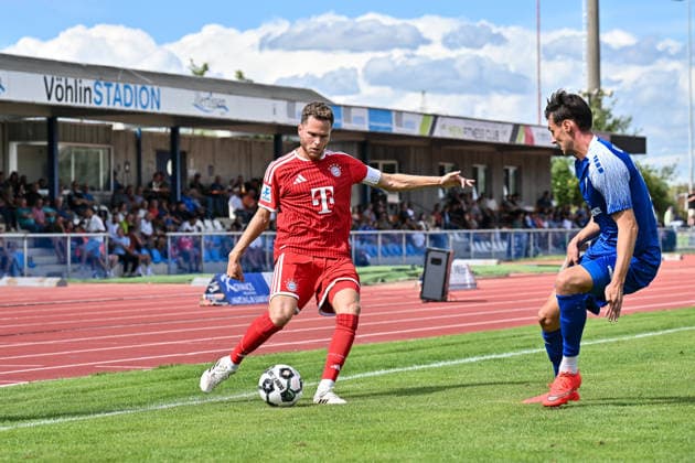 Bavarian Regional League: FV Illertissen vs. FC Bayern Munich II, August 29, 2026, ILLERTISSEN, GERMANY, AUGUST 29: In a matchup between Benno SCHMITZ of FC Bayern Munich II and Eduard HECKMANN of FV Illertissen during the Bavarian Regional League match between FV Illertissen and the FC Bayern Munich reserves on Matchday 6 at Illertissen Stadium Copyright: xBEAUTIFULxSPORTS Goldbergx