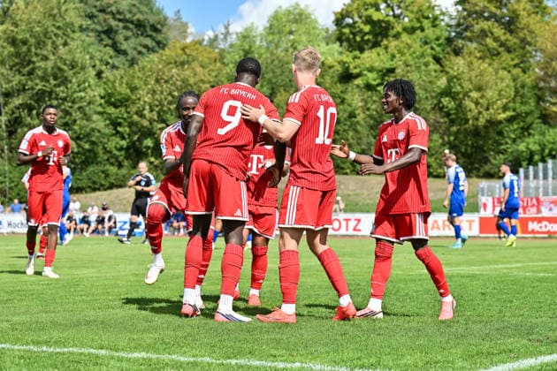 Bavarian Regional League: FV Illertissen vs. FC Bayern Munich II, August 29, 2026, ILLERTISSEN, GERMANY, August 29. Bayern fans celebrate after Bastian Friedrich scores the 0–1 goal. ASSOMO FC Bayern Munich II, 9th goal. Goal scorer celebrates happily during the Bavarian Regional League match between FV Illertissen and FC Bayern Munich’s amateur team on Matchday 6 at the Illertissen Stadium Copyright: xBEAUTIFULxSPORTS Goldbergx