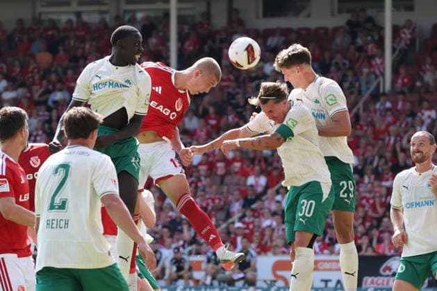 13 Dmytro Bogdanov (Energie Cottbus) beim Kopfball Fussball 2. Bundesliga 2026 2027 FC Energie Cottbus - SpVgg Greuther Fürth *** 13 Dmytro Bogdanov, Energie Cottbus, on a header; Soccer; 2. Bundesliga; 2026–2027; FC Energie Cottbus vs. SpVgg Greuther Fürth