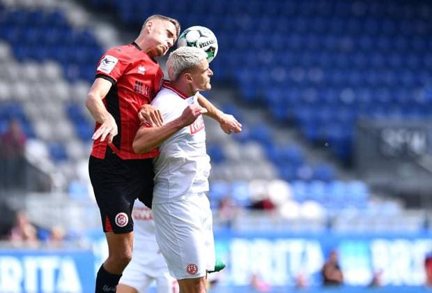 SV Wehen Wiesbaden vs. Rot Weiss Essen ** FOR EDITORIAL USE ONLY ** EDITORIAL USE ONLY ** p Soccer 3rd Division, Matchday 3: SV Wehen Wiesbaden vs. Rot-Weiss Essen on August 29, 2026, at the BRITA Arena in Wiesbaden. Marek Janssen (Rot-Weiss Essen, bottom) and Justin Janitzek (SV Wehen Wiesbaden, top). Germany, Hesse, Wiesbaden. Copyright ThorstenxTillmann Copyright: ThorstenxTillmann doc87dc3urhukh3xu0m9lt ,EDITORIAL USE ONLY Copyright: ThorstenxTillmann