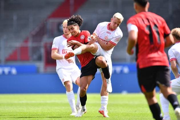 SV Wehen Wiesbaden vs. Rot Weiss Essen ** FOR EDITORIAL USE ONLY ** EDITORIAL USE ONLY ** p Soccer 3rd League, Matchday 3: SV Wehen Wiesbaden vs. Rot-Weiss Essen on August 29, 2026, at the BRITA Arena in Wiesbaden. Ibrahim Ati Allah (SV Wehen Wiesbaden, left) and Janne Sietan (Rot-Weiss Essen, right). Germany, Hesse, Wiesbaden. Copyright ThorstenxTillmann Copyright: ThorstenxTillmann doc87dc3uzg3pkk9wcxfku ,EDITORIAL USE ONLY Copyright: ThorstenxTillmann