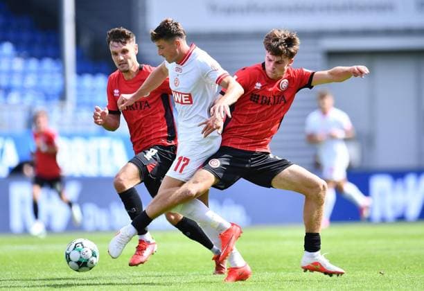 SV Wehen Wiesbaden vs. Rot Weiss Essen ** FOR EDITORIAL PURPOSES ONLY ** EDITORIAL USE ONLY ** p Soccer 3rd Division, Matchday 3: SV Wehen Wiesbaden vs. Rot Weiss Essen on August 29, 2026, at the BRITA Arena in Wiesbaden. Semir Telalovic (Rot Weiss Essen), on the left; Ben Nink (SV Wehen Wiesbaden), on the right; Gino Fechner (SV Wehen Wiesbaden), in the background; Germany, Hesse, Wiesbaden. Copyright ThorstenxTillmann Copyright: ThorstenxTillmann doc87dc3vbxqehslmculu5 ,EDITORIAL USE ONLY Copyright: ThorstenxTillmann