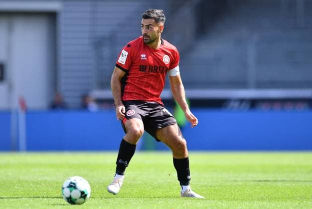 SV Wehen Wiesbaden vs. Rot Weiss Essen ** FOR EDITORIAL USE ONLY ** EDITORIAL USE ONLY ** p Soccer 3rd Division, Matchday 3: SV Wehen Wiesbaden vs. Rot Weiss Essen on August 29, 2026, at the BRITA Arena in Wiesbaden. Tarik Gözüsirin, SV Wehen Wiesbaden, Germany, Hesse, Wiesbaden. Copyright ThorstenxTillmann Copyright: ThorstenxTillmann doc87dc3usblrrt2noue1v ,EDITORIAL USE ONLY Copyright: ThorstenxTillmann
