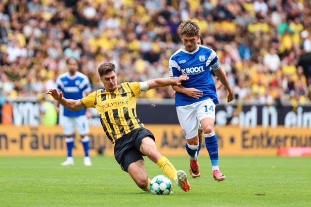 3 Soccer Bundesliga Alemannia Aachen vs. SV Meppen August 29, 2026 Danilo Wiebe of Alemannia Aachen, 28, in a tackle with Thorben Deters of SV Meppen, 14 Third Division Alemannia Aachen vs. SV Meppen, Matchday 3, August 29, 2026, Tivoli, Aachen DFB regulations prohibit any use of photographs as image sequences and or quasi-video Copyright: xBEAUTIFULxSPORTS Freisenx