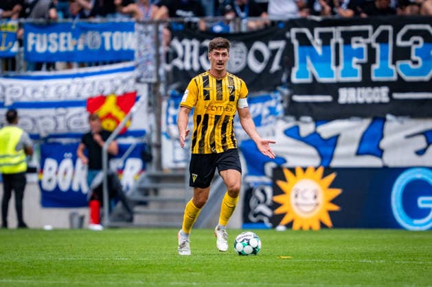 Danilo Wiebe, Alemannia Aachen, age 28, is looking for a passing option. Alemannia Aachen vs. SV Meppen, soccer, 3rd Division, Matchday 3, 2026–2027 season, August 29, 2026 DFB REGULATIONS PROHIBIT ANY USE OF PHOTOGRAPHS AS IMAGE SEQUENCES AND OR QUASI-VIDEO Alemannia Aachen vs. SV Meppen, Soccer, 3rd Division, Matchday 3, 2026–2027 season, August 29, 2026, Aachen Copyright: xEibner-Pressefoto J.xDerondeaux EP_JDU