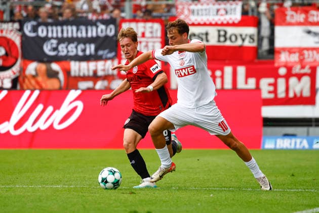 August 29, 2026, xavx, Soccer 3rd Division, SV Wehen Wiesbaden vs. Rot-Weiss Essen; from left: Fabian Greilinger (SV Wehen Wiesbaden), Marvin Obuz (Rot-Weiss Essen), Wiesbaden