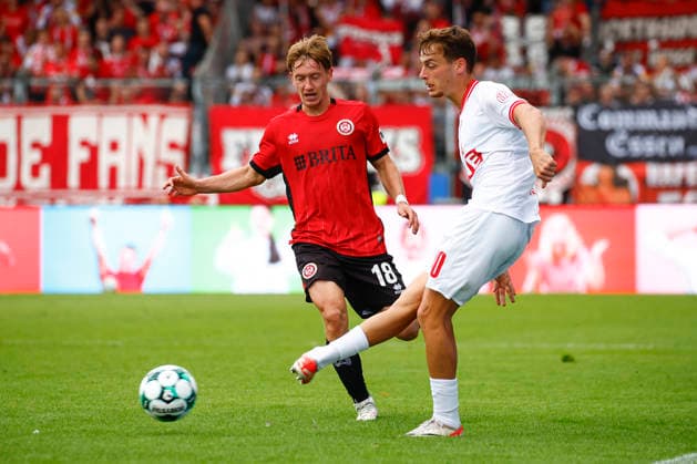 August 29, 2026, xavx, Soccer 3rd Division, SV Wehen Wiesbaden vs. Rot-Weiss Essen; from left: Fabian Greilinger (SV Wehen Wiesbaden), Marvin Obuz (Rot-Weiss Essen), Wiesbaden