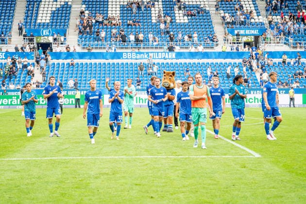 29.08.2026, xdaymx, Fussball 2.Bundesliga, Karlsruher SC - VfL Wolfsburg. Enttäuschte Karlsruher Spieler nach dem Schlusspfiff gegen den VFL Wolfsburg. (DFL DFB REGULATIONS PROHIBIT ANY USE OF PHOTOGRAPHS as IMAGE SEQUENCES and or QUASI-VIDEO) Karlsruhe *** August 29, 2026, xdaymx, Soccer 2. Bundesliga, Karlsruher SC vs. VfL Wolfsburg Disappointed Karlsruher players after the final whistle against VfL Wolfsburg DFL DFB REGULATIONS PROHIBIT ANY USE OF PHOTOGRAPHS as IMAGE SEQUENCES and or QUASI-VIDEO Karlsruhe