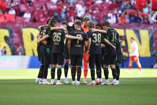 Leipzig, Sachsen, Deutschland, 29.08.2026: Red-Bull-Arena: 1. Spieltag, Saison 2026 27, 1. Fußball-Bundesliga: RB Leipzig - Borussia Mönchengladbach: Gladbach macht einen Mannschaftskreis *** Leipzig, Saxony, Germany, August 29, 2026, Red Bull Arena, Matchday 1, 2026–27 Season, Bundesliga, RB Leipzig vs. Borussia Mönchengladbach; Gladbach forms a team circle Copyright: xdtsxNachrichtenagenturx dts_131682