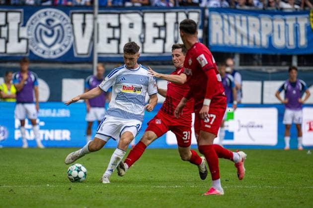 3rd Division: MSV Duisburg vs. Würzburger Kickers ** FOR EDITORIAL USE ONLY ** EDITORIAL USE ONLY ** p Soccer 3rd Division MSV Duisburg vs. Würzburger Kickers on August 29, 2026, at the Schauinsland Reisen Arena in Duisburg Martin Ens Duisburg Duisburg Copyright JakobxKlos Copyright: JakobxKlos doc87dcfvwgw8lseykke1v ,EDITORIAL USE ONLY Copyright: JakobxKlos