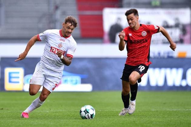 SV Wehen Wiesbaden vs. Rot Weiss Essen ** FOR EDITORIAL USE ONLY ** EDITORIAL USE ONLY ** Soccer 3rd League, Matchday 3: SV Wehen Wiesbaden vs. Rot-Weiss Essen on August 29, 2026, at the BRITA Arena in Wiesbaden. Jannik Hofmann (Rot-Weiss Essen), left; Robin Kalem (SV Wehen Wiesbaden), right; Germany, Hesse, Wiesbaden. Copyright ThorstenxTillmann Copyright: ThorstenxTillmann doc87dcgsxp20010rxpo9jg ,EDITORIAL USE ONLY Copyright: ThorstenxTillmann