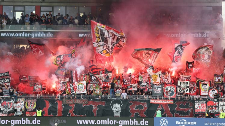 29.08.2026, xrekx, Fussball 1.Bundesliga, SV Elversberg - Bayer 04 Leverkusen v.l. Leverkusen Fans ,Stimmung, Schals, Ultras, Zuschauer, Besucher, Choreo, Choreografie, atmosphere, scarves, spectators, visitors Pyrotechnik (DFL DFB REGULATIONS PROHIBIT ANY USE OF PHOTOGRAPHS as IMAGE SEQUENCES and or QUASI-VIDEO) Elversberg *** August 29, 2026, xrekx, Soccer, Bundesliga 1, SV Elversberg vs. Bayer 04 Leverkusen, Leverkusen fans, atmosphere, scarves, ultras, spectators, visitors, choreography, choreography, atmosphere, scarves, spectators, visitors Pyrotechnics DFL DFB REGULATIONS PROHIBIT ANY USE OF PHOTOGRAPHS as IMAGE SEQUENCES and or QUASI-VIDEO Elversberg
