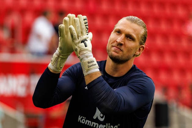 MAINZ, GERMANY - AUGUST 29: Robin Zentner (1. FSV Mainz 05, 27) before the Bundesliga match between 1. FSV Mainz 05 vs. SC Paderborn 07 at MEWA Arena on matchday 1 of the 1. Bundesliga on August 29, 2026 in Mainz, Germany. DFL REGULATIONS PROHIBIT ANY USE OF PHOTOGRAPHS AS IMAGE SEQUENCES AND OR QUASI-VIDEO. Copyright: xStephanxHahnex
