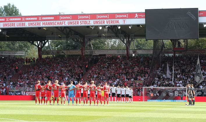 Gedenkminute für Anschlagsopfer in Neu Zittau Fußball Fussball Bundesliga Herren DFL 1. Spieltag Saison 2026 2027 29.08.2026 1.FC Union Berlin FCU vs SG Eintracht Frankfurt SGE DFL regulations prohibit any use of photographs as image sequences and or quasi-video. *** Minute of silence for victims of the attack in Neu Zittau Sports Soccer Bundesliga Men s DFL Matchday 1, 2026–2027 Season, August 29, 2026: 1. FC Union Berlin (FCU) vs. SG Eintracht Frankfurt (SGE). DFL regulations prohibit any use of photographs as image sequences and or quasi-video