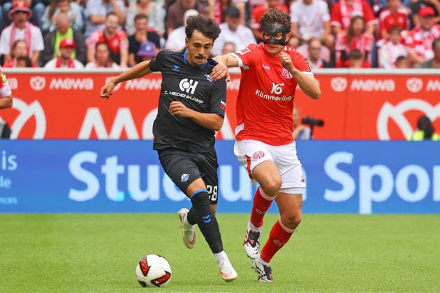Mainz, Deutschland 29. August 2026: 1. BL - 2026 2027 - Sp. 1 - 1. FSV Mainz 05 gegen SC Paderborn 07 Im Bild: v. li. im Zweikampf Laurin Ulrich (SCP) gegen Fabio Gruber (FSV). DFL regulations prohibit any use of photographs as image sequences and or quasi-video Mewa Arena Rheinland - Pfalz *** Mainz, Germany, August 29, 2026, Bundesliga 1, 2026–2027 Season, Matchday 1, 1:0, FSV Mainz 05 vs. SC Paderborn 07. Pictured from left in a tackle: Laurin Ulrich (SCP) vs. Fabio Gruber (FSV). DFL regulations prohibit any use of photographs as image sequences and or quasi-video footage. Mewa Arena, Rhineland-Palatinate Copyright: xFotostandx xRacochax