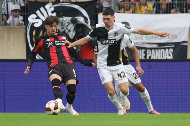 29.08.2026, Fussball, Herren, 1. Bundesliga, Saison 2026 2027, SV 07 Elversberg - Bayer 04 Leverkusen, Afonso Moreira (Bayer 04 Leverkusen), Felix Keidel (SV 07 Elversberg) Elversberg Ursapharm-Arena an der Kaiserlinde Saarland Deutschland (DEU) *** August 29, 2026, Soccer, Men s, Bundesliga 1, 2026–2027 Season, SV 07 Elversberg vs. Bayer 04 Leverkusen, Afonso Moreira (Bayer 04 Leverkusen), Felix Keidel (SV 07 Elversberg), Elversberg Ursapharm Arena an der Kaiserlinde, Saarland, Germany, DEU Copyright: xSebastianxBachx