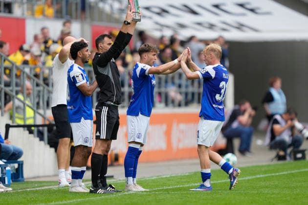 August 29, 2026, Tivoli, Aachen, GER, 3rd Division, Matchday 3: Alemannia Aachen vs. SV Meppen, Niclas Wessels (SV Meppen, 23) replaces Luca Prasse (SV Meppen, 31) DFL REGULATIONS PROHIBIT ANY USE OF PHOTOGRAPHS AS IMAGE SEQUENCES AND OR QUASI-VIDEO Aachen, North Rhine-Westphalia, Tivoli