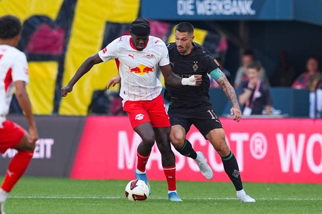 29.08.2026, xydrx, Herren, Fußball, 1.Bundesliga, RB Leipzig - Borussia Mönchengladbach, Saison 2026 2027, Red Bull Arena: Castello Lukeba (RB Leipzig, 23) im Zweikampf gegen Tim Kleindienst (Borussia Moenchengladbach, 11) DFB regulations prohibit any use of photographs as image sequences and or quasi-video. *** August 29, 2026, xydrx, Men s, Soccer, Bundesliga 1, RB Leipzig vs. Borussia Mönchengladbach, 2026–2027 season, Red Bull Arena Castello Lukeba, RB Leipzig, No. 23 in a tackle against Tim Kleindienst of Borussia Mönchengladbach, No. 11. DFB regulations prohibit any use of photographs as image sequences and or quasi-video. Copyright: HMBxMedia YannisxDreimann