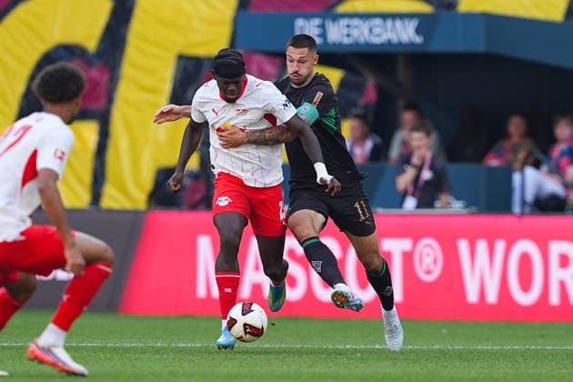 29.08.2026, xydrx, Herren, Fußball, 1.Bundesliga, RB Leipzig - Borussia Mönchengladbach, Saison 2026 2027, Red Bull Arena: Castello Lukeba (RB Leipzig, 23) im Zweikampf gegen Tim Kleindienst (Borussia Moenchengladbach, 11) DFB regulations prohibit any use of photographs as image sequences and or quasi-video. *** August 29, 2026, xydrx, Men s, Soccer, Bundesliga 1, RB Leipzig vs. Borussia Mönchengladbach, 2026–2027 season, Red Bull Arena Castello Lukeba, RB Leipzig, No. 23 in a tackle against Tim Kleindienst of Borussia Mönchengladbach, No. 11. DFB regulations prohibit any use of photographs as image sequences and or quasi-video. Copyright: HMBxMedia YannisxDreimann