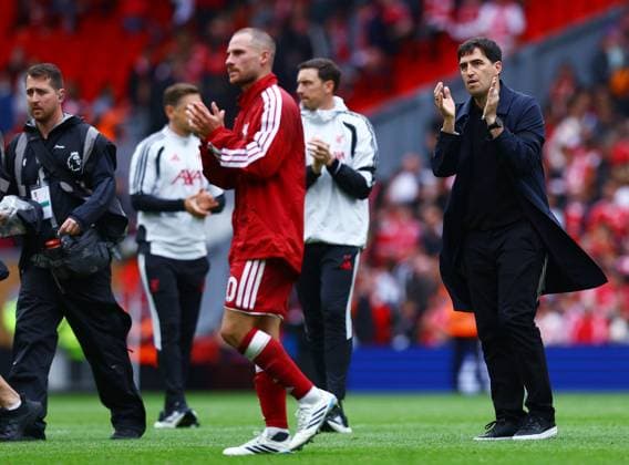 Liverpool manager Andoni Iraola thanks the fans at the end of the match Liverpool v Nottingham Forest, Premier League Football, Football, Anfield, Liverpool, UK - 29 Aug 2026Liverpool Anfield United Kingdom EDITORIAL USE ONLY No use with unauthorised audio, video, data, fixture lists, club league logos or live services. Online in-match use limited to 120 images, no video emulation. No use in betting, games or single club league player publications.  Copyright: xMattxWest Shutterstockx 17118964al