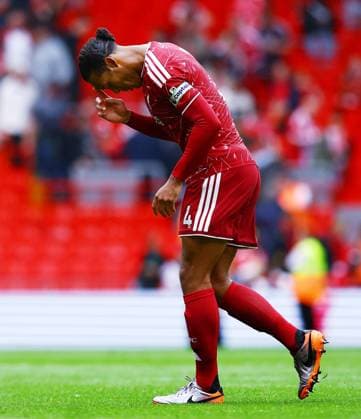 Virgil van Dijk of Liverpool at the end of the match Liverpool v Nottingham Forest, Premier League Football, Football, Anfield, Liverpool, UK - 29 Aug 2026Liverpool Anfield United Kingdom EDITORIAL USE ONLY No use with unauthorised audio, video, data, fixture lists, club league logos or live services. Online in-match use limited to 120 images, no video emulation. No use in betting, games or single club league player publications.  Copyright: xMattxWest Shutterstockx 17118964an