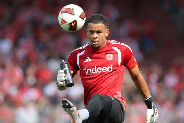 29.08.2026, xtgx, Fussball 1.Bundesliga, Union Berlin - Eintracht Frankfurt v.l. Warmup warm up Aufwärmen aufwärmen vor dem Spiel Noah Atubolu (Eintracht Frankfurt) Berlin *** August 29, 2026, xtgx, Soccer, Bundesliga 1, Union Berlin vs. Eintracht Frankfurt, warm-up, pre-game warm-up, Noah Atubolu, Eintracht Frankfurt, Berlin