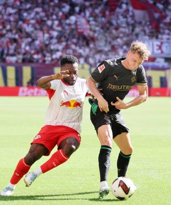 RB Leipzig - Moenchengladbach Bundesliga Leipzig, 29.08.2026, Red Bull Arena, Fußball, 1.Bundesliga, 1.Spieltag , RB Leipzig vs. Borussia Mönchengladbach, Im Bild von links: Ridle Baku (17, RB Leipzig), Robin Hack ( 25, Gladbach). , Nur zur redaktionellen Nutzung. Only editorial use. , DFL DFB regulations prohibit any use of photographs as image sequences and or quasi-video. , *** RB Leipzig vs. Mönchengladbach, Bundesliga, Leipzig, August 29, 2026, Red Bull Arena, Soccer, Bundesliga 1, Matchday 1, RB Leipzig vs. Borussia Mönchengladbach, Pictured from left: Ridle Baku (17), RB Leipzig; Robin Hack (25), Gladbach; For editorial use only; DFL and DFB regulations prohibit any use of photographs as image sequences and or quasi-video;