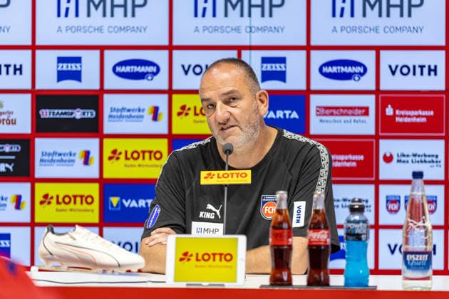 Pressekonferenz Interview Frank Schmidt (1.FC Heidenheim, Chef-Trainer) nachdenklich , GER, 1.FC Heidenheim vs. SG Dynamo Dresden, Fussball, 2. Bundesliga, 03. Spieltag, Spielzeit 2026 2027, 29.08.2026, DFL DFB REGULATIONS PROHIBIT ANY USE OF PHOTOGRAPHS AS IMAGE SEQUENCES AND OR QUASI-VIDEO, GER, 1.FC Heidenheim vs. SG Dynamo Dresden, Fussball, 2. Bundesliga, 03. Spieltag, Spielzeit 2026 2027, 29.08.2026 Heidenheim *** Press Conference Interview with Frank Schmidt of 1 FC Heidenheim, Head Coach Looks Pensive, GER, 1 FC Heidenheim vs. SG Dynamo Dresden, Soccer, 2. Bundesliga, Matchday 3, 2026–2027 Season, August 29, 2026, DFL and DFB regulations prohibit any use of photographs as image sequences and or quasi-video, GER, 1 FC Heidenheim vs. SG Dynamo Dresden, Soccer, 2. Bundesliga, Matchday 3, 2026–2027 Season, August 29, 2026, Heidenheim Copyright: xEibner-Pressefoto JanixPlessx EP_JPL