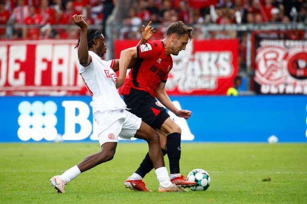August 29, 2026, xavx, Soccer 3rd Division, SV Wehen Wiesbaden vs. Rot Weiss Essen; Dickson Abiama (Rot Weiss Essen), Gino Fechner (SV Wehen Wiesbaden), Wiesbaden