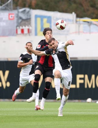29.08.2026, Fussball, Herren, 1. Bundesliga, Saison 2026 2027, SV 07 Elversberg - Bayer 04 Leverkusen, Afonso Moreira (Bayer 04 Leverkusen) Lukasz Poreba (SV 07 Elversberg) Elversberg Ursapharm-Arena an der Kaiserlinde Saarland Deutschland *** August 29, 2026, Soccer, Men s, Bundesliga 1, 2026–2027 Season, SV 07 Elversberg vs. Bayer 04 Leverkusen, Afonso Moreira (Bayer 04 Leverkusen) and Lukasz Poreba (SV 07 Elversberg), Ursapharm Arena an der Kaiserlinde, Elversberg, Saarland, Germany Copyright: xSebastianxBachx