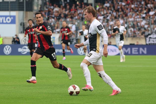 29.08.2026, Fussball, Herren, 1. Bundesliga, Saison 2026 2027, SV 07 Elversberg - Bayer 04 Leverkusen, Cole Campbell (SV 07 Elversberg), Lucas Vazquez (Bayer 04 Leverkusen) Elversberg Ursapharm-Arena an der Kaiserlinde Saarland Deutschland (DEU) *** August 29, 2026, Soccer, Men s, 1. Bundesliga, 2026–2027 Season, SV 07 Elversberg vs. Bayer 04 Leverkusen, Cole Campbell (SV 07 Elversberg), Lucas Vazquez (Bayer 04 Leverkusen), Ursapharm Arena an der Kaiserlinde, Saarland, Germany (DEU) Copyright: xSebastianxBachx